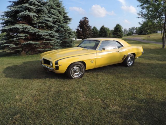 Daytona yellow Camaro ss 1969 Chevrolet Camaro Base coupe 2dr