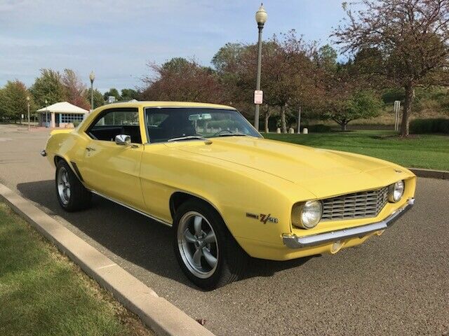 Daytona Yellow Z-28 Clone 383 Stroker. 4 Speed Posi. 4 Wheel Disc Brakes JL8 1969 Chevrolet Camaro Z-28