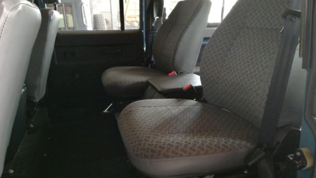 1991 Land Rover Defender Gary Cloth new seats - photo 10