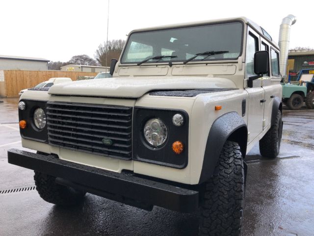 Defender 110 CSW, full rebuild, new paint, leather seats, AC, beautiful truck 1991 Land Rover Defender Leather
