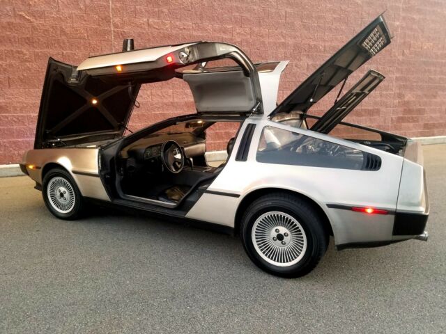 1981 DeLorean DMC 12 coupe - photo 10