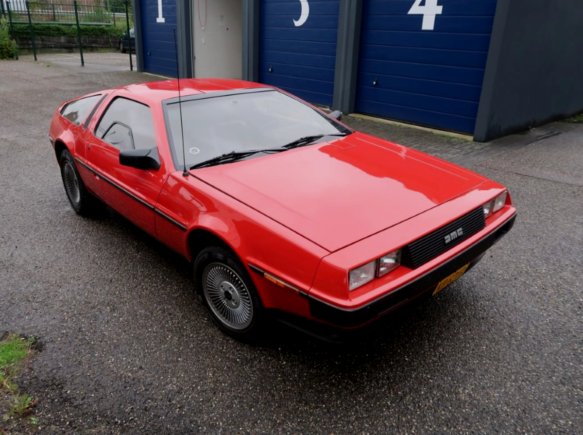 Delorean DMC-12 Red (!) all paperwork 1981 DeLorean dmc-12