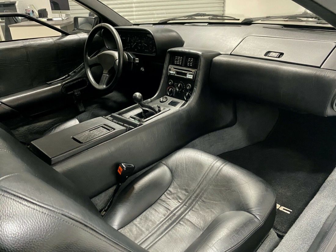 1981 DeLorean Black Interior, 5-Speed, Gas Flap Hood - photo 12