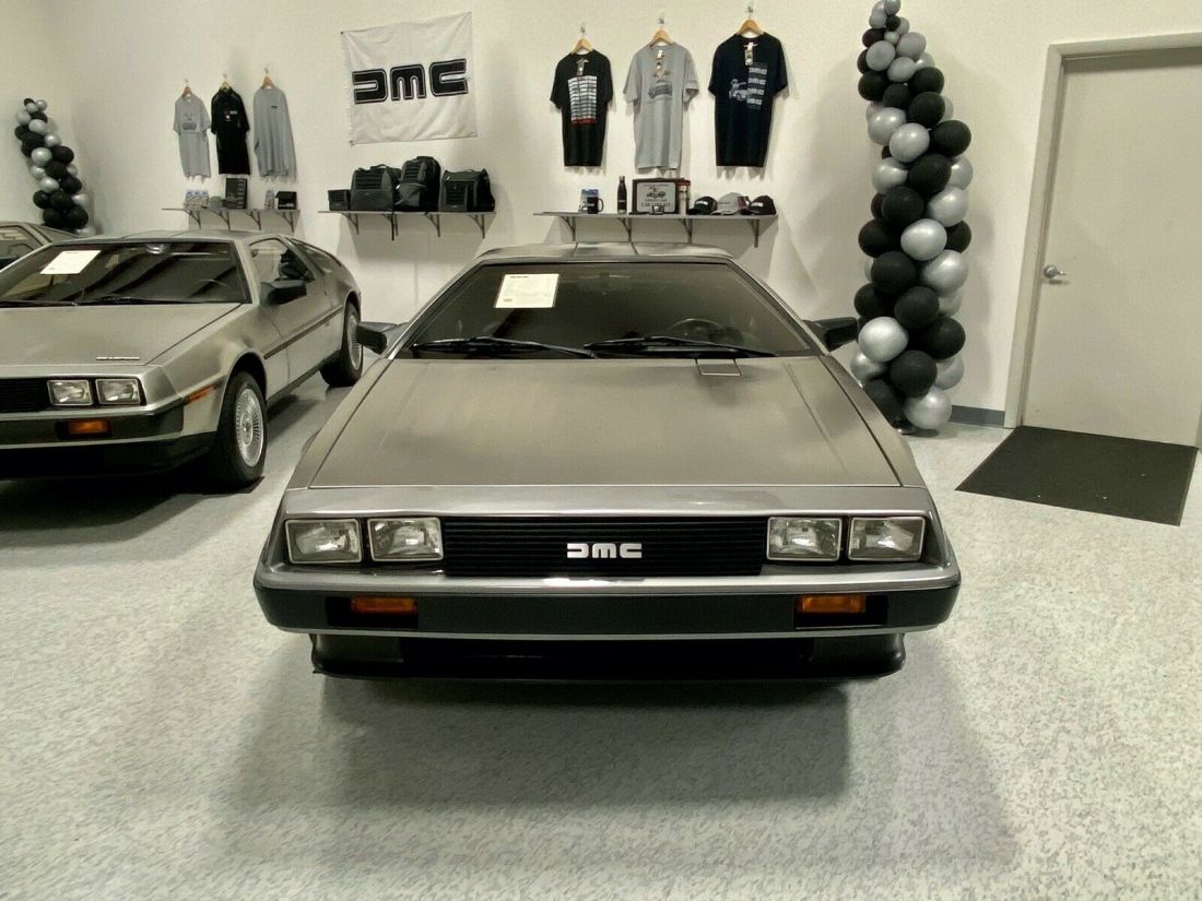 1981 DeLorean Black Interior, 5-Speed, Gas Flap Hood - photo 2