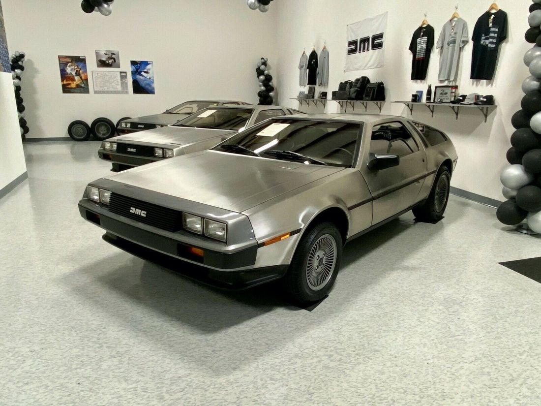 1981 DeLorean Black Interior, 5-Speed, Gas Flap Hood - photo 3