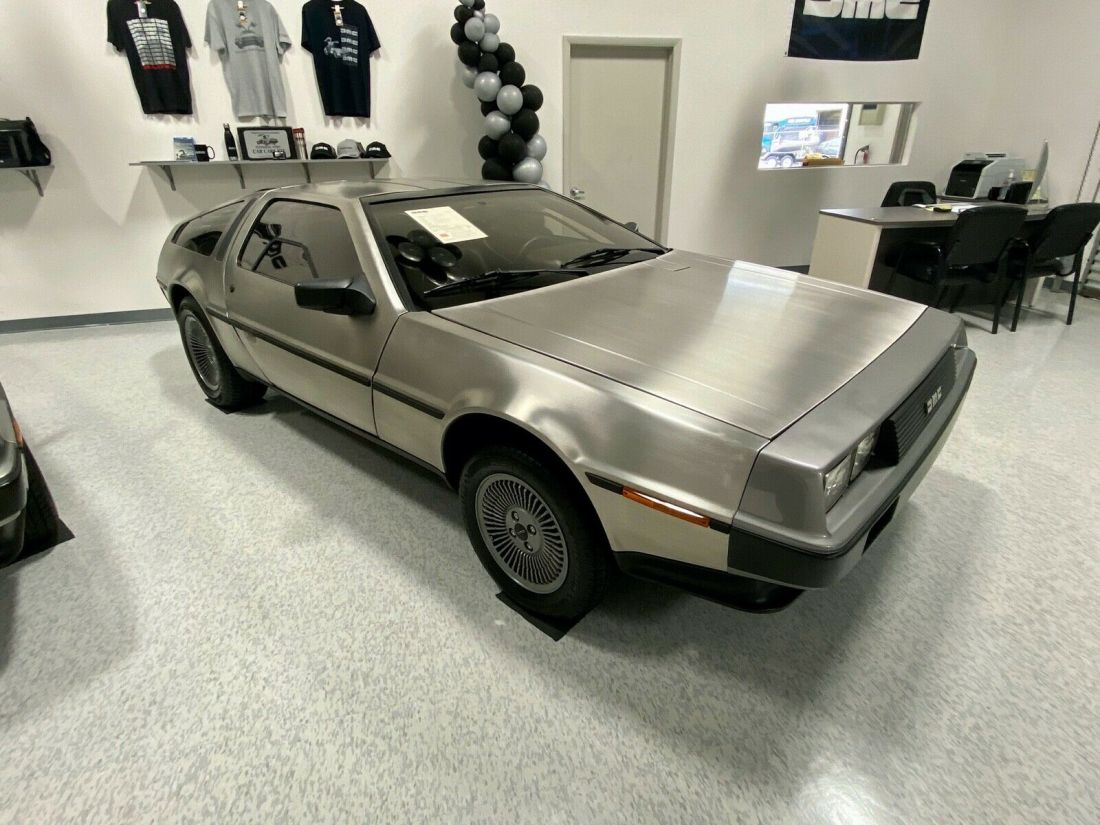 1981 DeLorean Black Interior, 5-Speed, Gas Flap Hood - photo 5