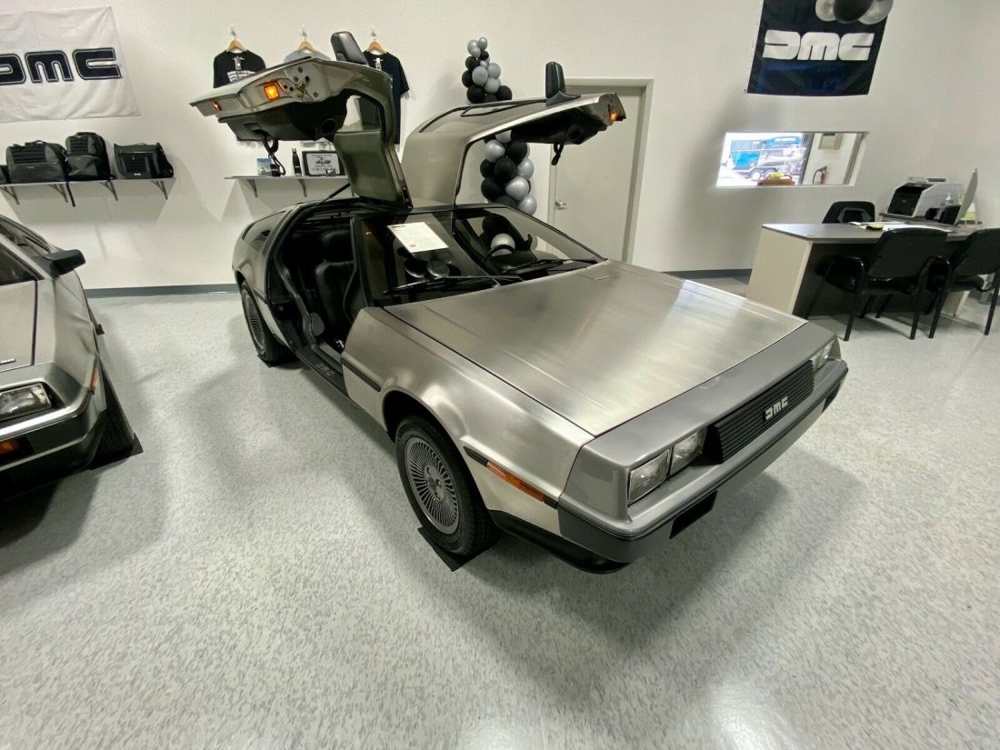 1981 DeLorean Black Interior, 5-Speed, Gas Flap Hood - photo 6