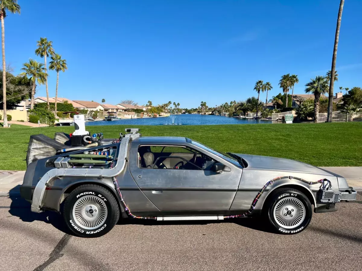 Delorean Time Machine - Mr Fusion 1981 DeLorean DMC-12 Coupe