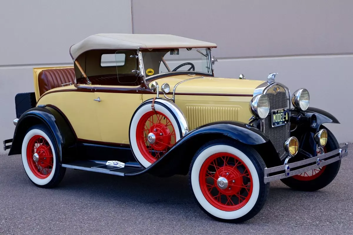 Deluxe / Dual Spare 1931 Ford Model A Convertible Roadster ,6 White Wall tires ! 1931 Ford Model A Deluxe Oldtimer full of prewar goodies as a Packard