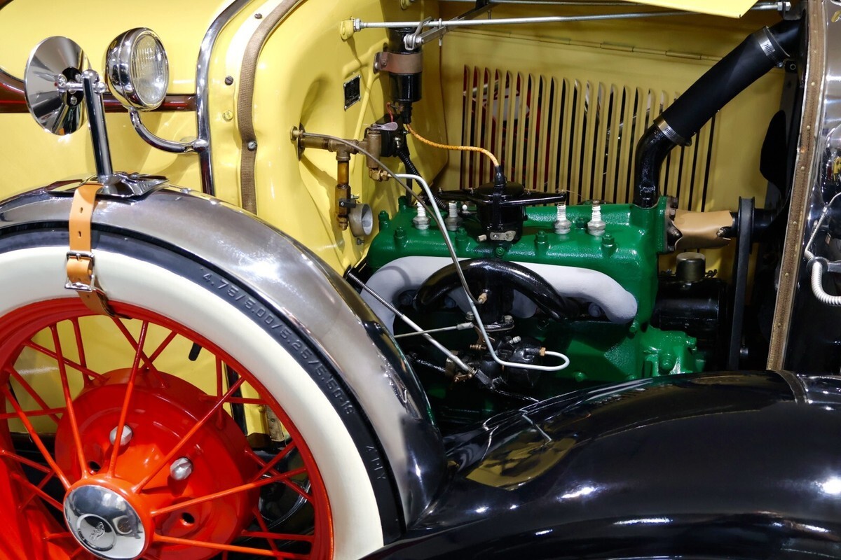 1931 Ford Model A Deluxe Oldtimer full of prewar goodies as a Packard - photo 2