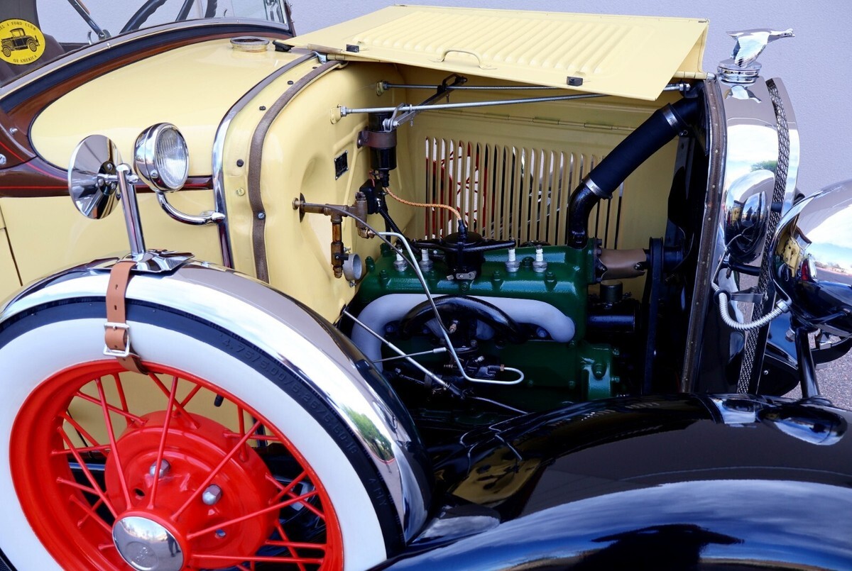 1931 Ford Model A Deluxe Oldtimer full of prewar goodies as a Packard - photo 4