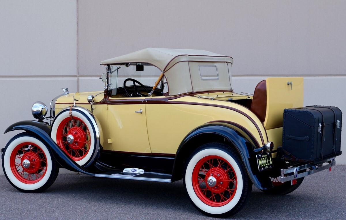 1931 Ford Model A Deluxe Oldtimer full of prewar goodies as a Packard - photo 6