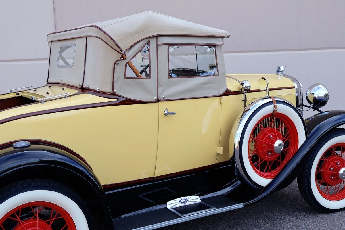1931 Ford Model A Deluxe Oldtimer full of prewar goodies as a Packard - photo 8