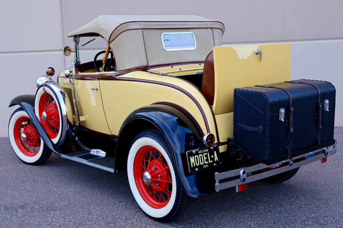 1931 Ford Model A Deluxe Oldtimer full of prewar goodies as a Packard - photo 9