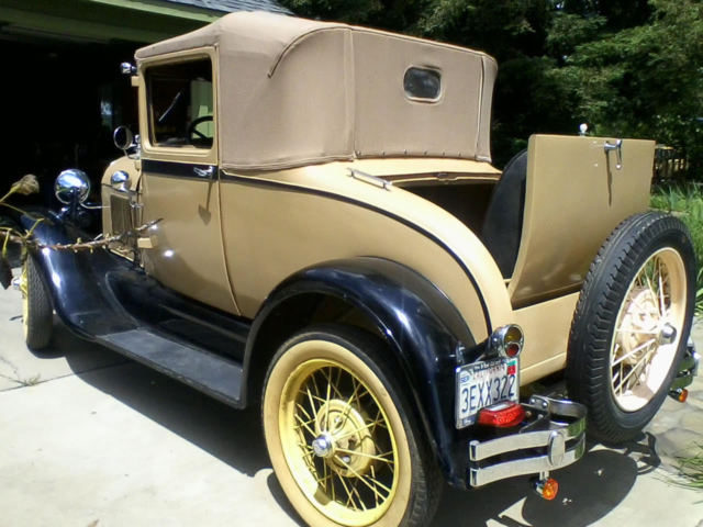 Deluxe Sports Couple with Rumble Seat 1928 Ford Model A