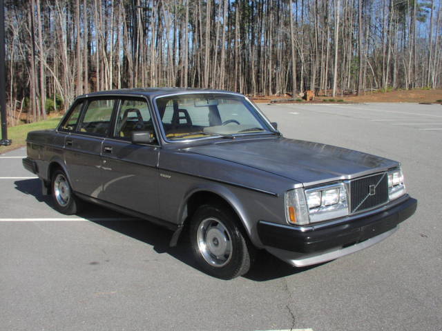 Desireable classic 240, 4sp w/electronic overdrive, low miles 1985 Volvo 240 DL
