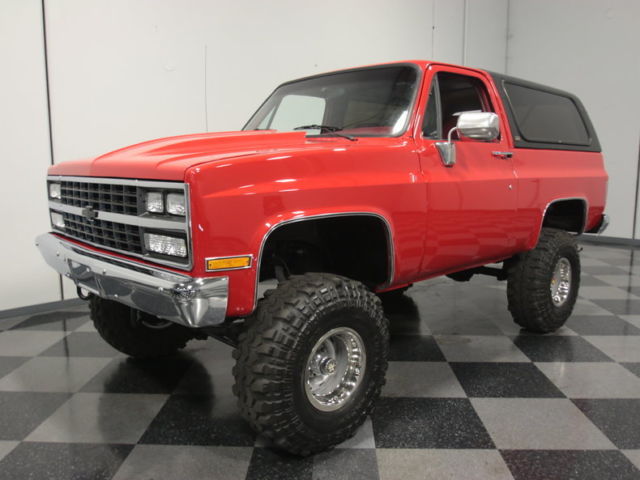 DIALED IN K5 4X4, LIFTED ON 36"S, 350 TBI, 700R4, WELL-OPTIONED, DRIVE ANYWHERE! 1991 Chevrolet Blazer