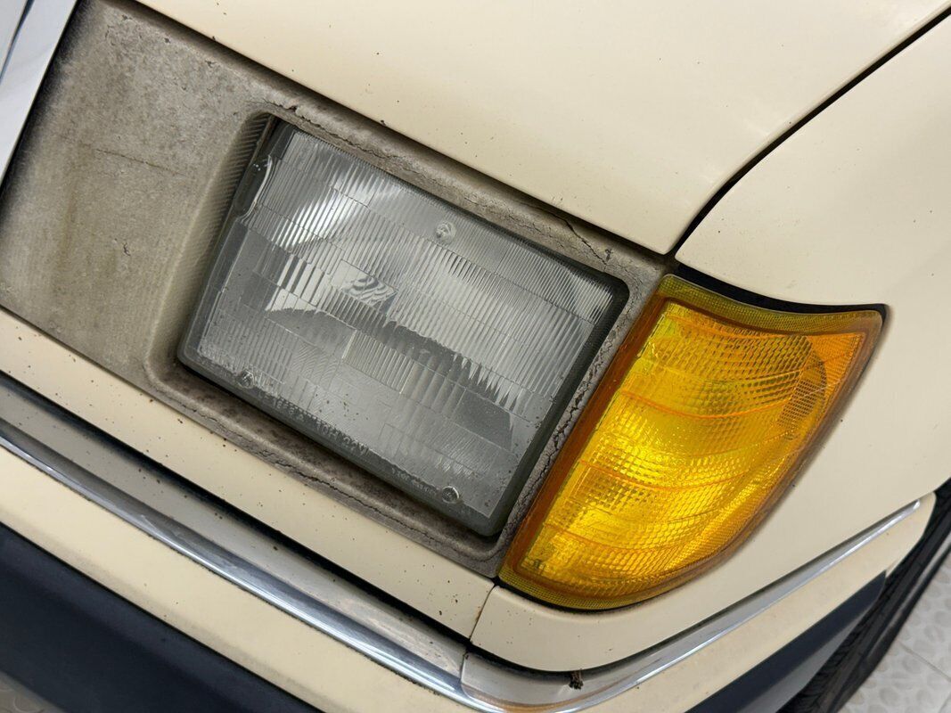 1993 Mercedes-Benz 300-Series 2.5 Turbo Sedan - photo 10