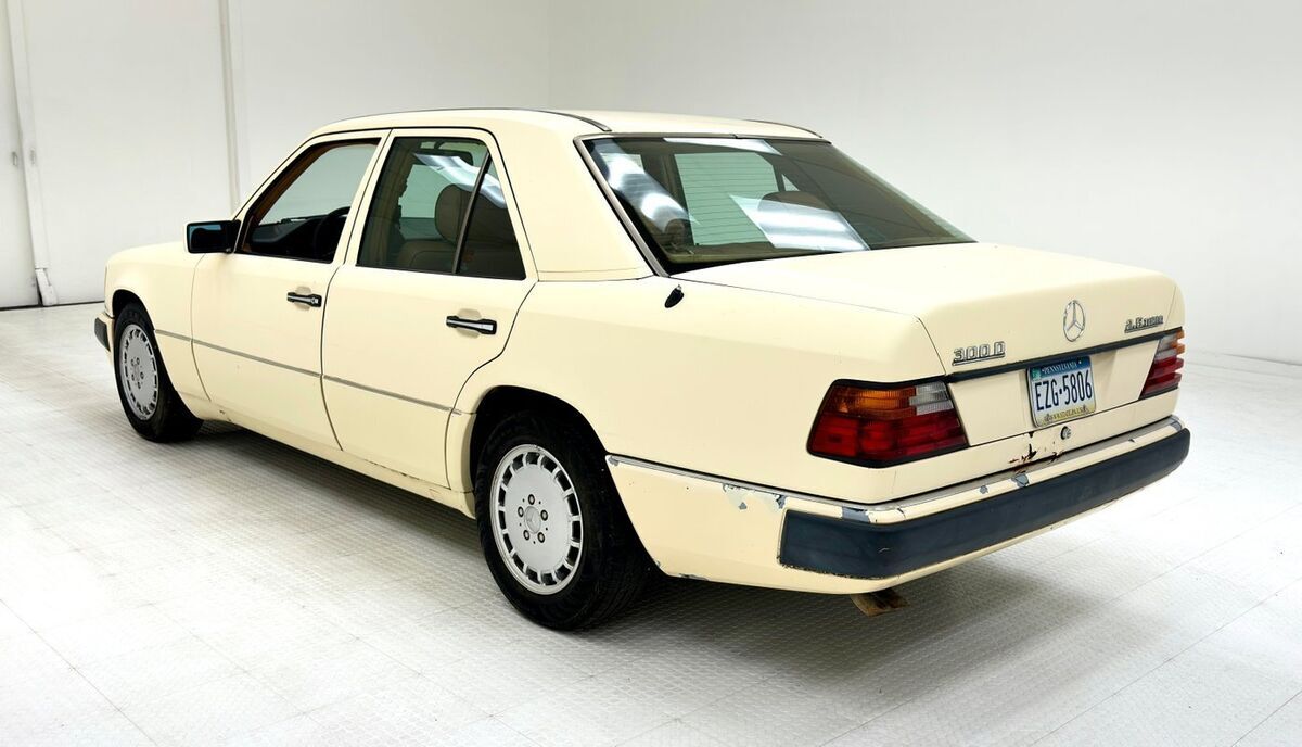 1993 Mercedes-Benz 300-Series 2.5 Turbo Sedan - photo 3