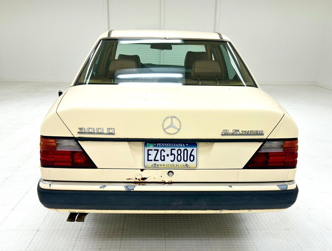 1993 Mercedes-Benz 300-Series 2.5 Turbo Sedan - photo 4