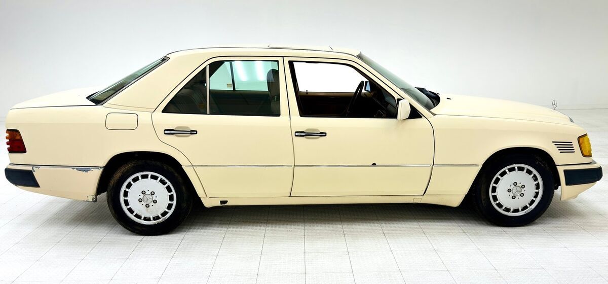 1993 Mercedes-Benz 300-Series 2.5 Turbo Sedan - photo 6