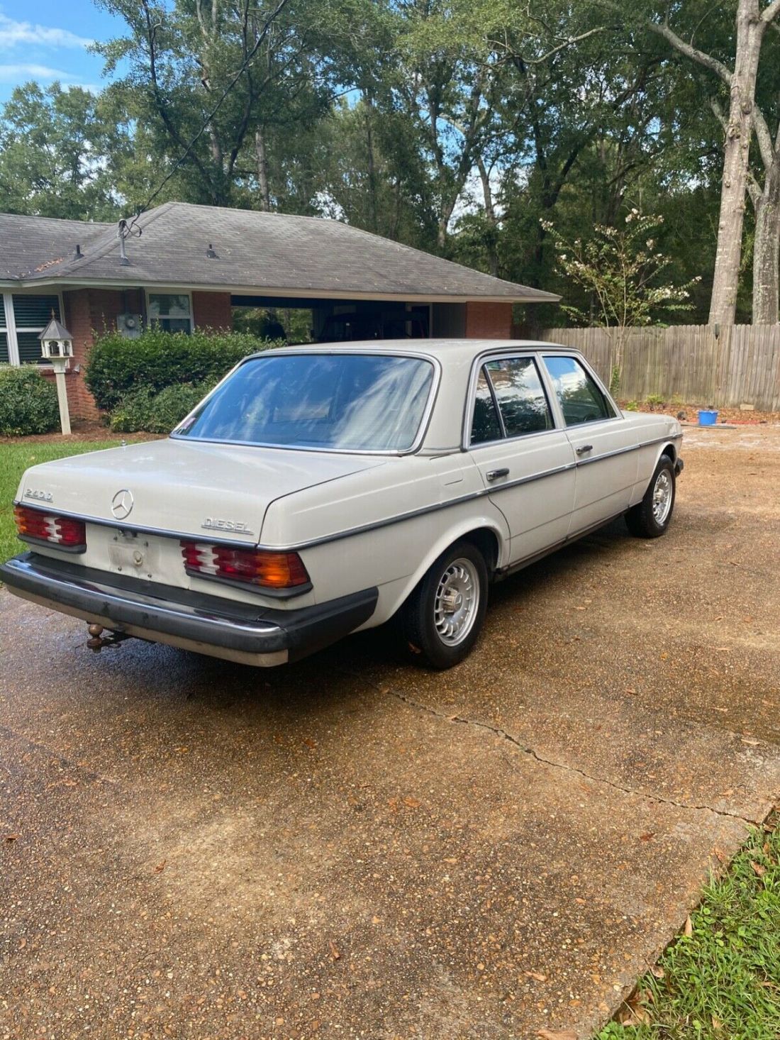 1980 Mercedes-Benz 200-Series - photo 12