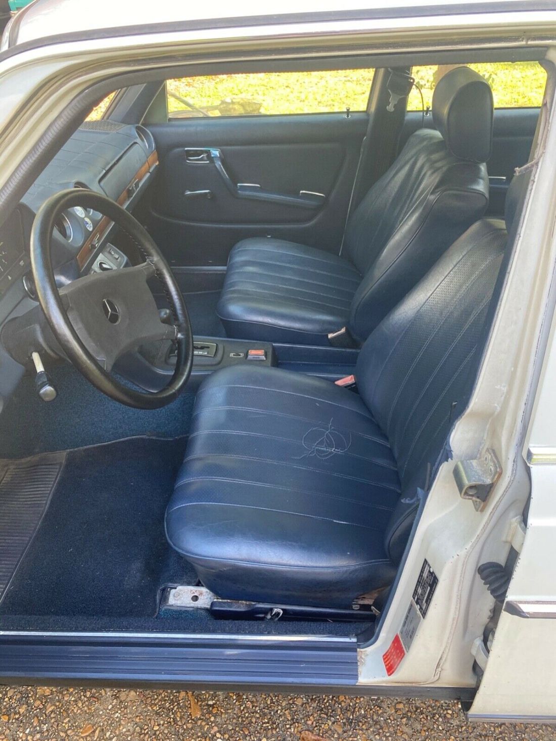 1980 Mercedes-Benz 200-Series - photo 3