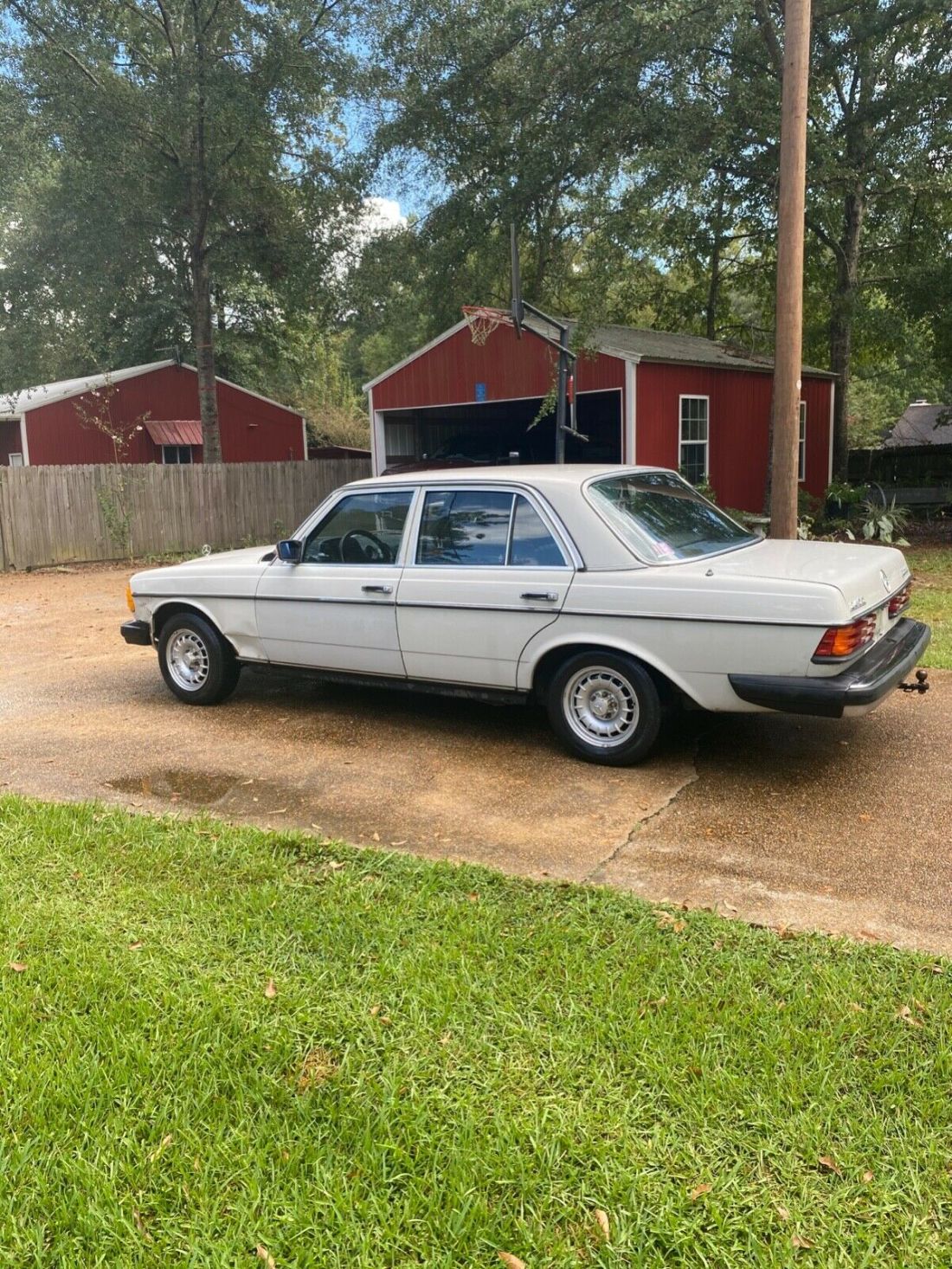 1980 Mercedes-Benz 200-Series - photo 8