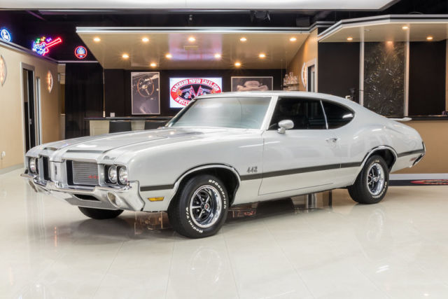 Documented 442! #s Match Drivetrain, Rocket 350 V8, TH350 Automatic, PS, PB, A/C 1972 Oldsmobile 442