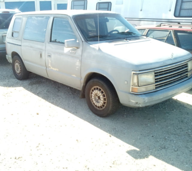 1984 Dodge Caravan - photo 2