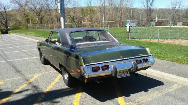 Dodge Dart Swinger with vinyl top. Daily driver. 1972 Dodge Dart 2dr