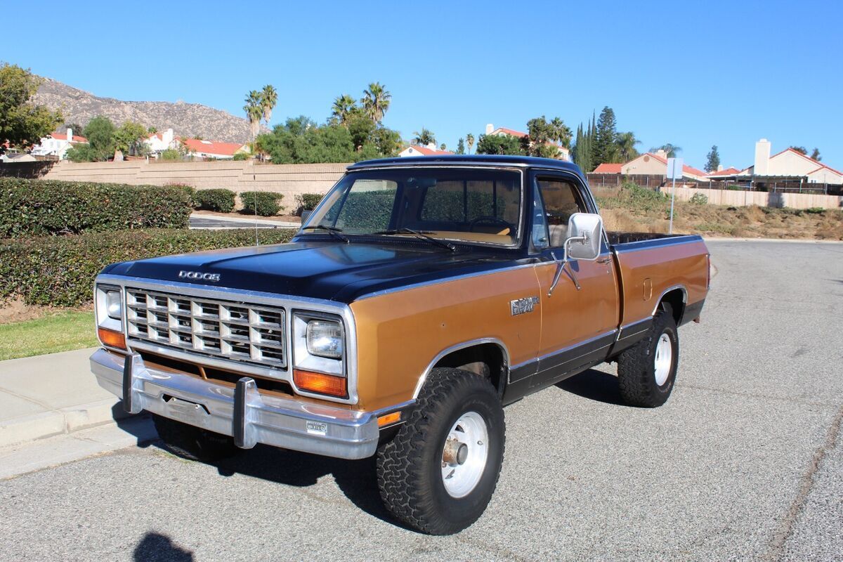 1985 Dodge Other Pickups POWER RAM ROYAL SE SHORT BED 4X4 POWER WAGON - photo 3