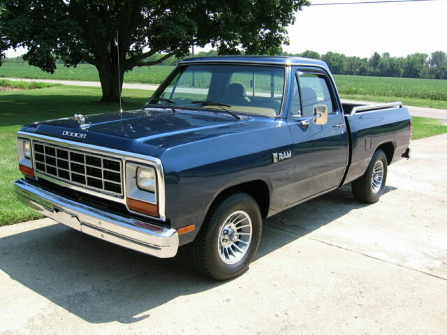 Dodge Ram D150 SB Custom 1982 Dodge D150