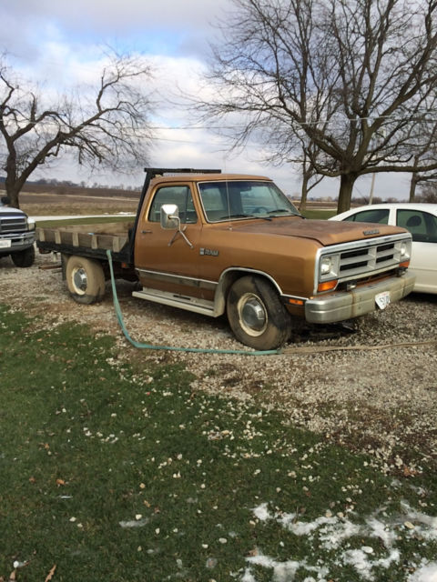Dodge Ram D250 Farm Truck 2500 5.9 liter 360 engine 1986 Dodge Ram 2500