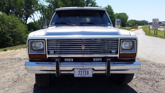 1984 Dodge Ramcharger Royal 150 SE - photo 4