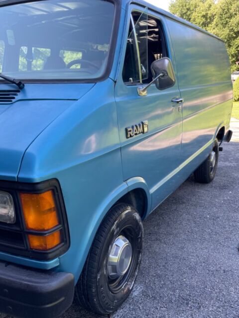 1989 Dodge B150 - photo 6