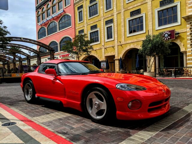 Dodge Viper1993 RT/10 19000 miles Clean carfax Clean title NO RESERVE IMMACULATE 1993 Dodge Viper RT/10
