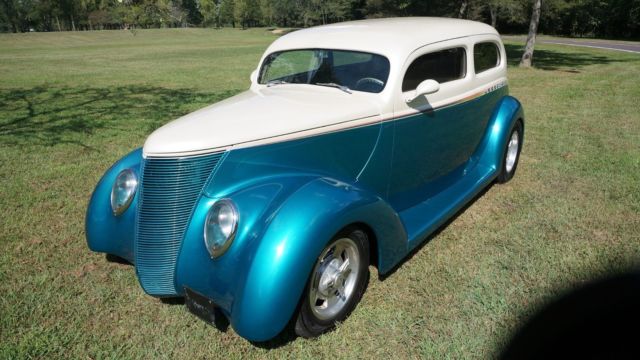 1937 Ford SEDAN HOT ROD