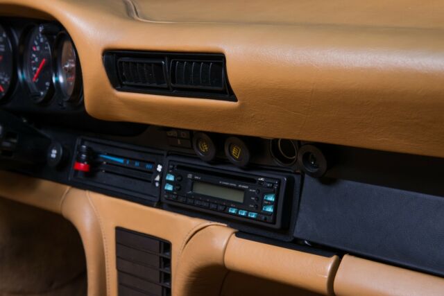 1985 Porsche 930 Turbo 935/930 DP Motorsport - photo 11