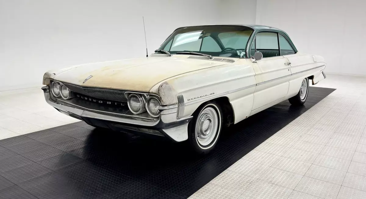 Drivable Project/394ci 2bbl V8/Bubbletop Styling/3-Speed Hydramatic/Complete Car 1961 Oldsmobile Eighty-Eight Holiday Coupe