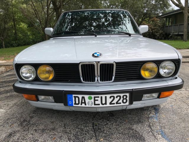 DROP DEAD GORGEOUS RESTORED E28 EURO BUMPERS AND LIGHTS 5 SPEED MANUAL NO ISSUES 1985 BMW 5-Series 528E