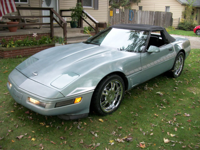 1990 Chevrolet Corvette Base Convertible 2-Door - photo 10