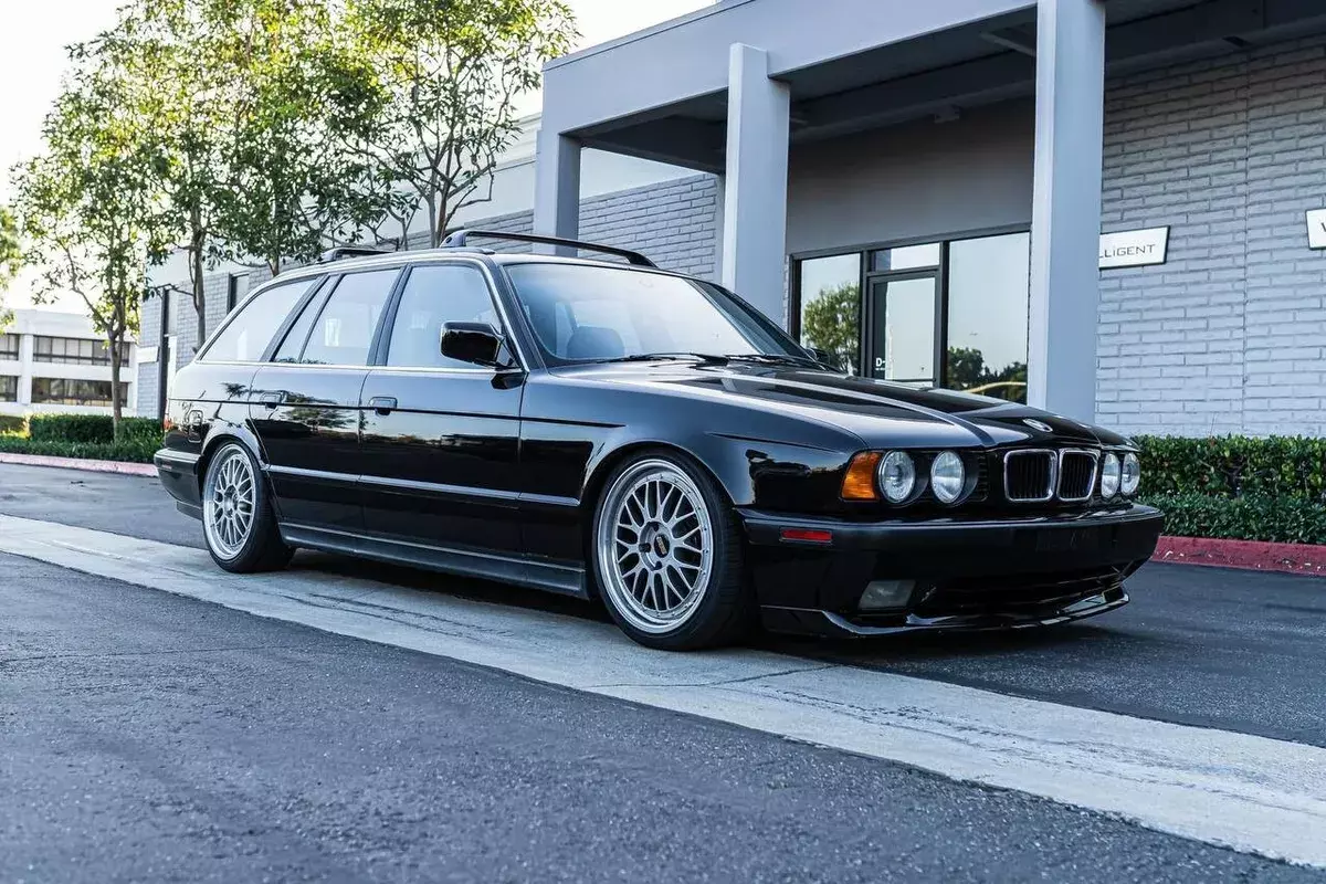E34 Touring S52 / 6 Speed Swapped 1992 BMW 5-Series