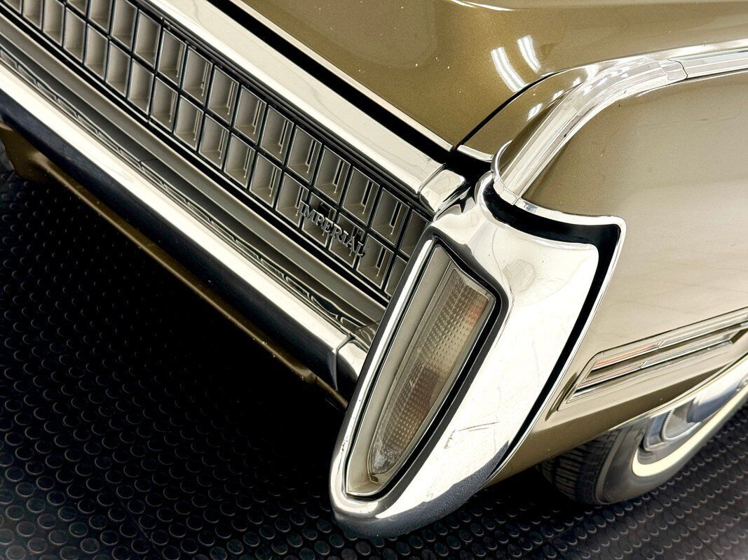 1972 Chrysler Imperial LeBaron 4 Door Hardtop - photo 11