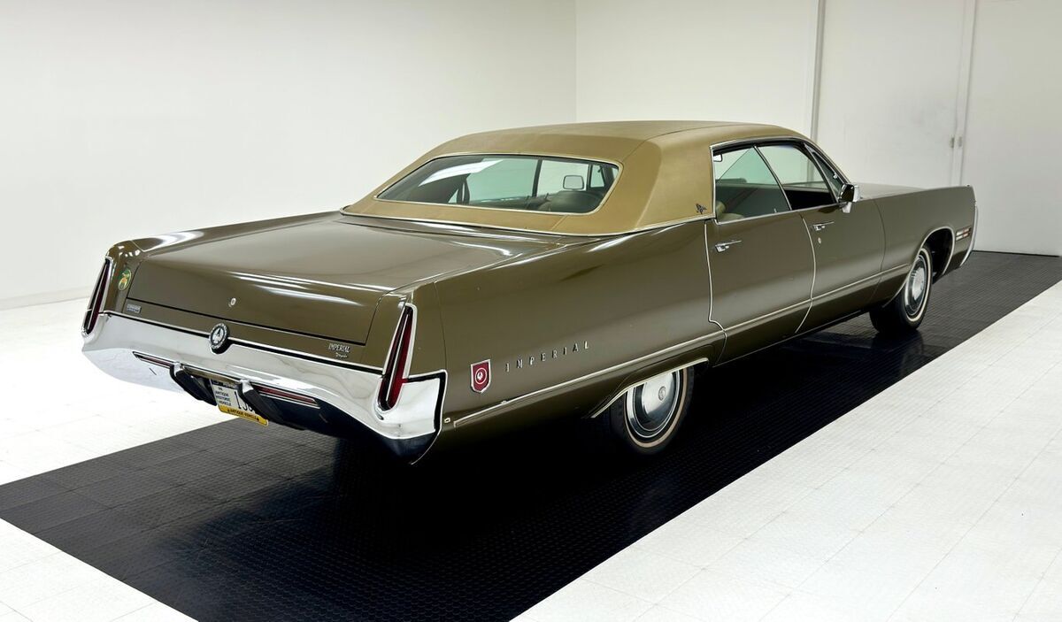 1972 Chrysler Imperial LeBaron 4 Door Hardtop - photo 5