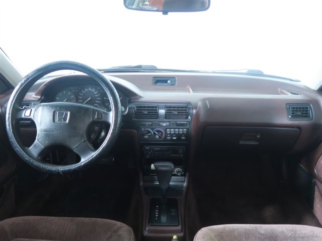 1993 Honda Accord LX FWD 2.2L I4 Engine Sedan Cloth Interior Cruise - photo 10