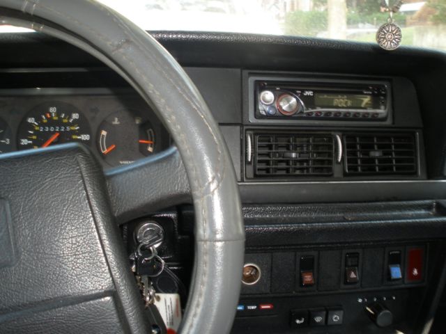 1991 Volvo 240 base - photo 6