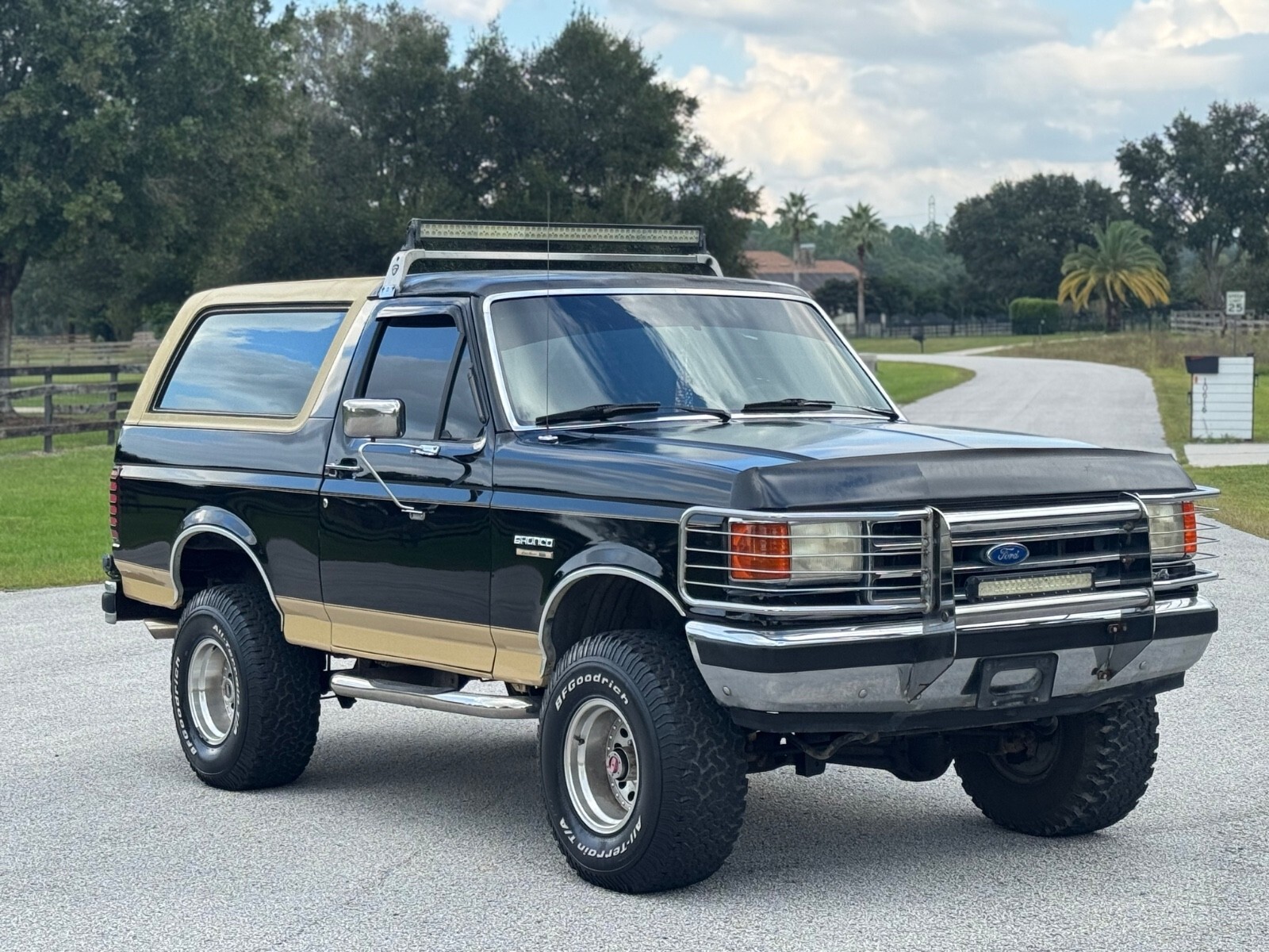 1990 Ford Bronco - photo 2