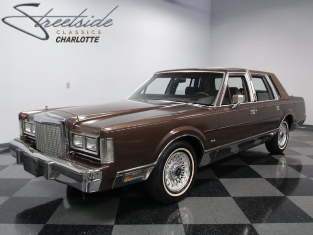 EFI 5.0, 4SPD AUTO, A/C, PWR STEER & BRAKE, LOTS OF PWR OPTIONS, CLEAN IN/OUT!! 1987 Lincoln Town Car Signature Series