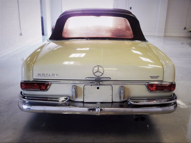 1967 Mercedes-Benz 250SE Cabriolet Stick Shift - photo 4